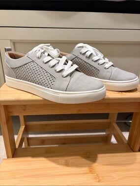 Dolce Vita Adrift Sneakers – Light Grey – Size 7 – Brand New